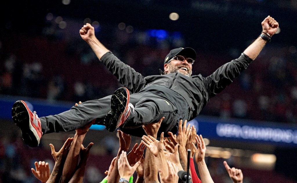 Klopp e il Liverpool festeggiano la Champions League