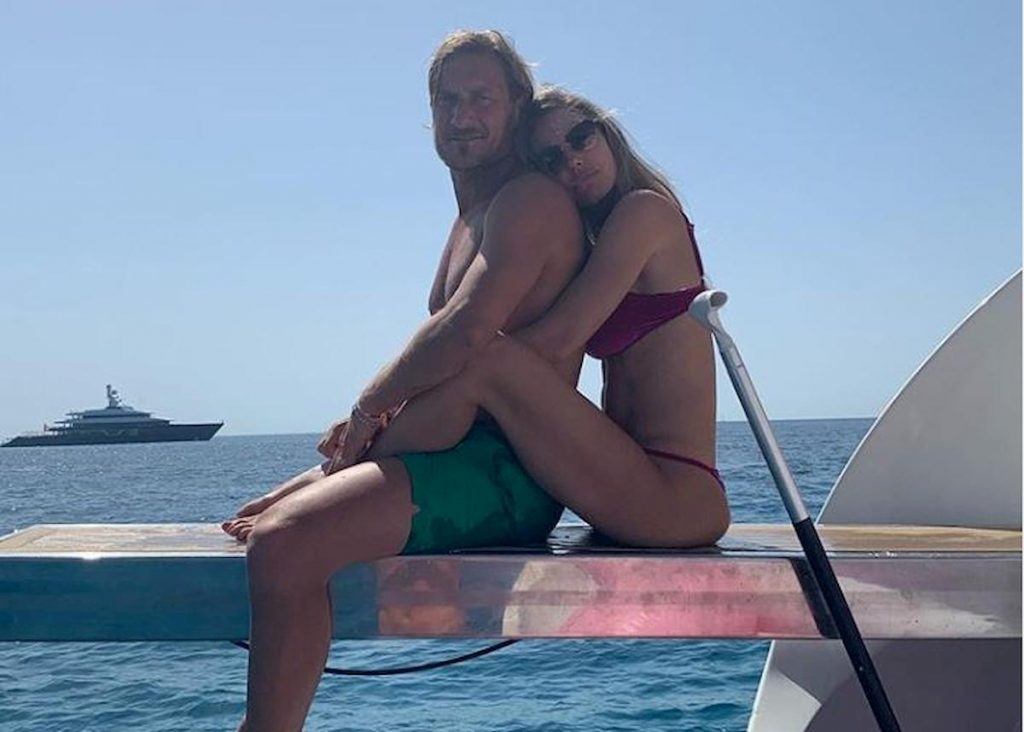 totti-e-ilary-in-formissima-e-innamoratissimi-si-godono-figli-e-sabaudia