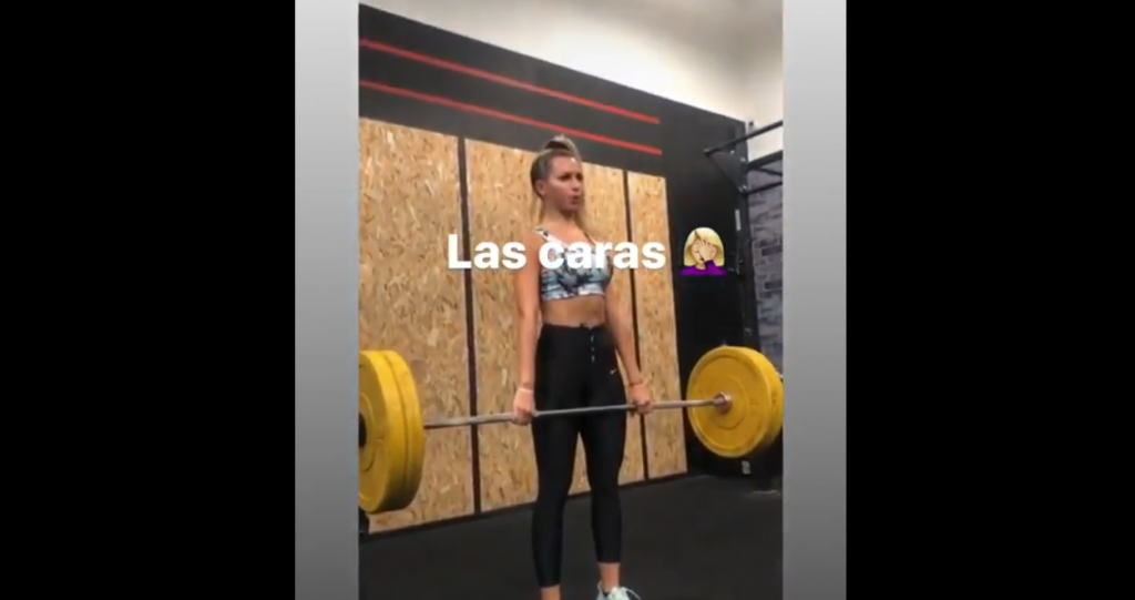 Agustina si allena in palestra