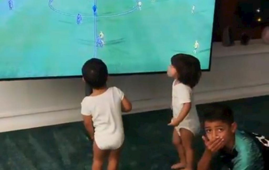 video-portogallo-poker-di-ronaldo-georgina-un-gol-per-ogni-figlio