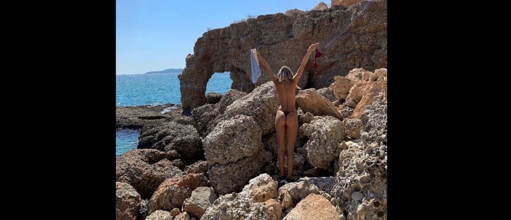 viky-varga-foto-topless-mare