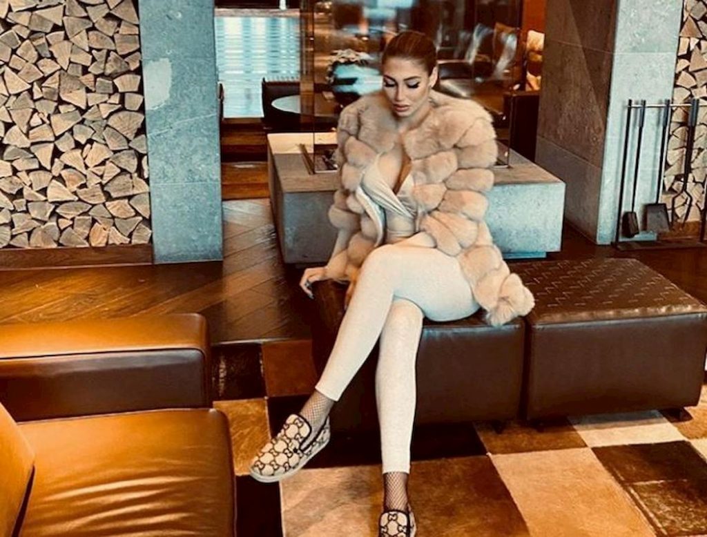 barbora-in-posa-sexy-chic-conquista-chi-segue