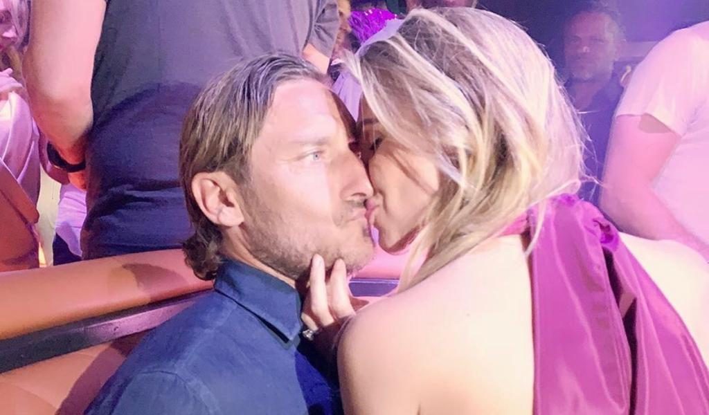 blasi-totti-divano