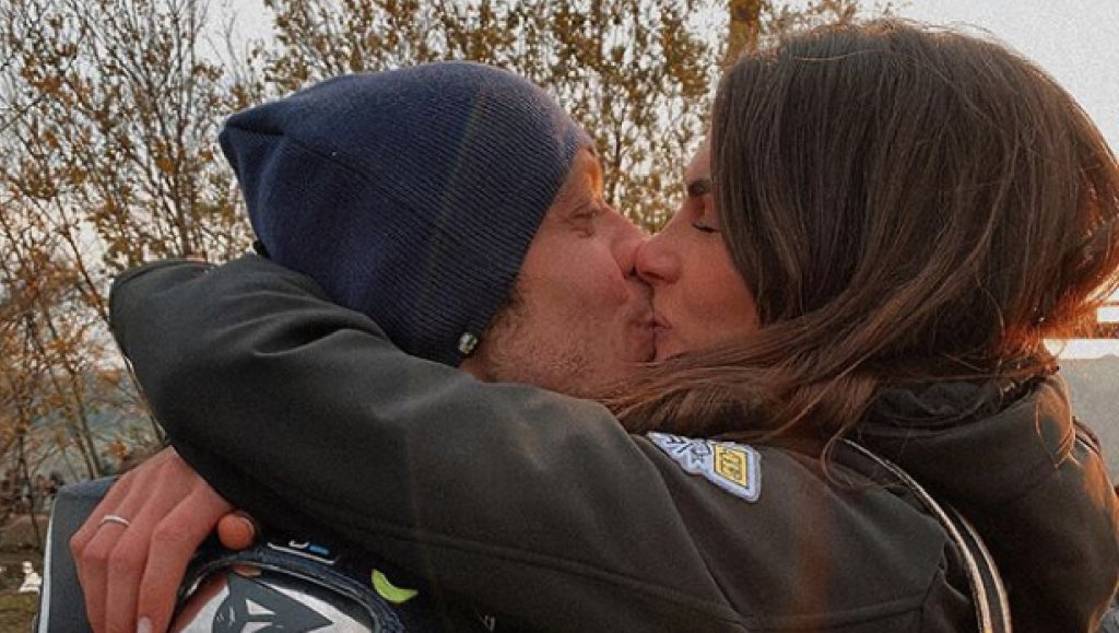 valentino-rossi-vince-lamericana-i-complimenti-della-novello-bravissimo-amore-super-gara