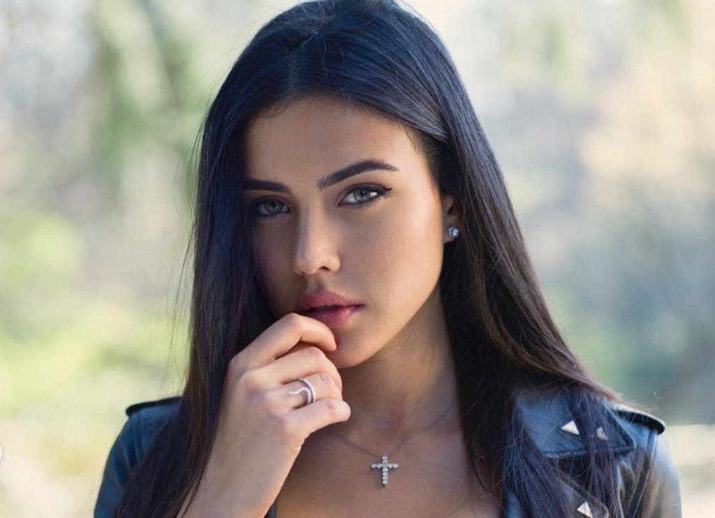 michelle-sander-decollete