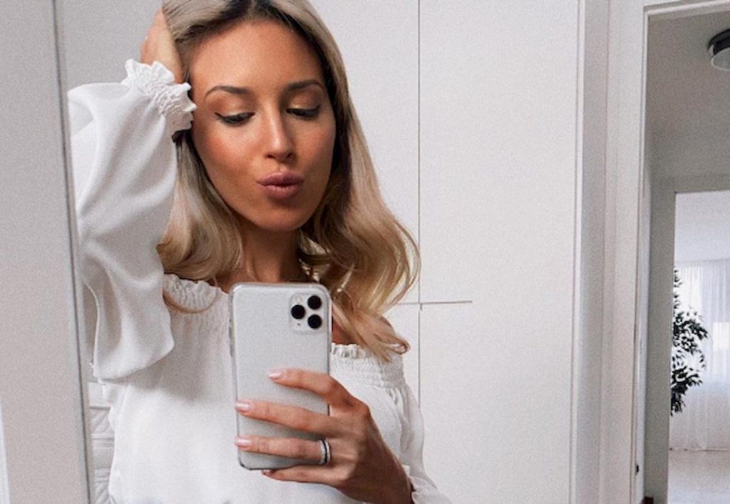 agustina-sexy-selfie