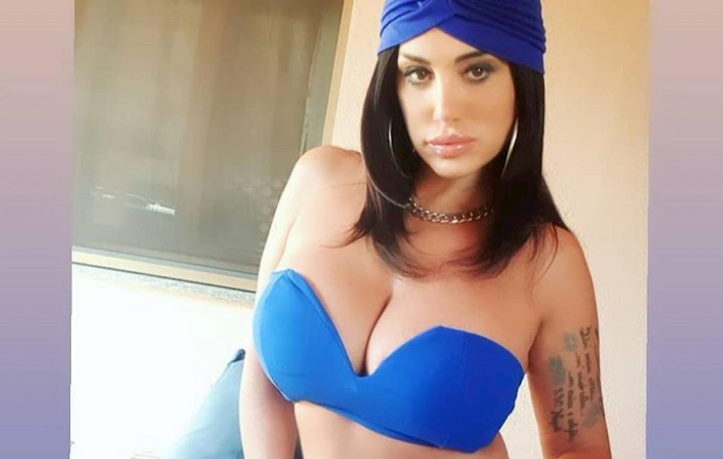 fruscio-decollete-hot