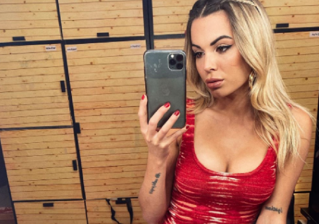 ludovica-pagani-svela-ai-fan-il-suo-outfit-prima-di-una-puntata-lo-scatto-e-da-togliere-il-fiato