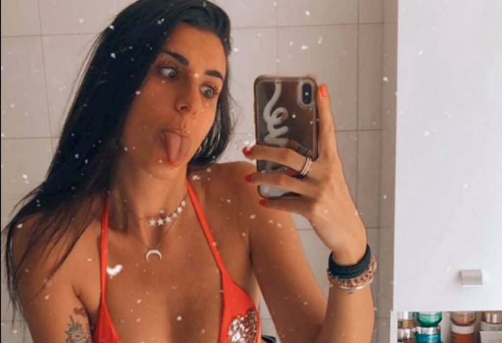 vignali-ironizza-bikini
