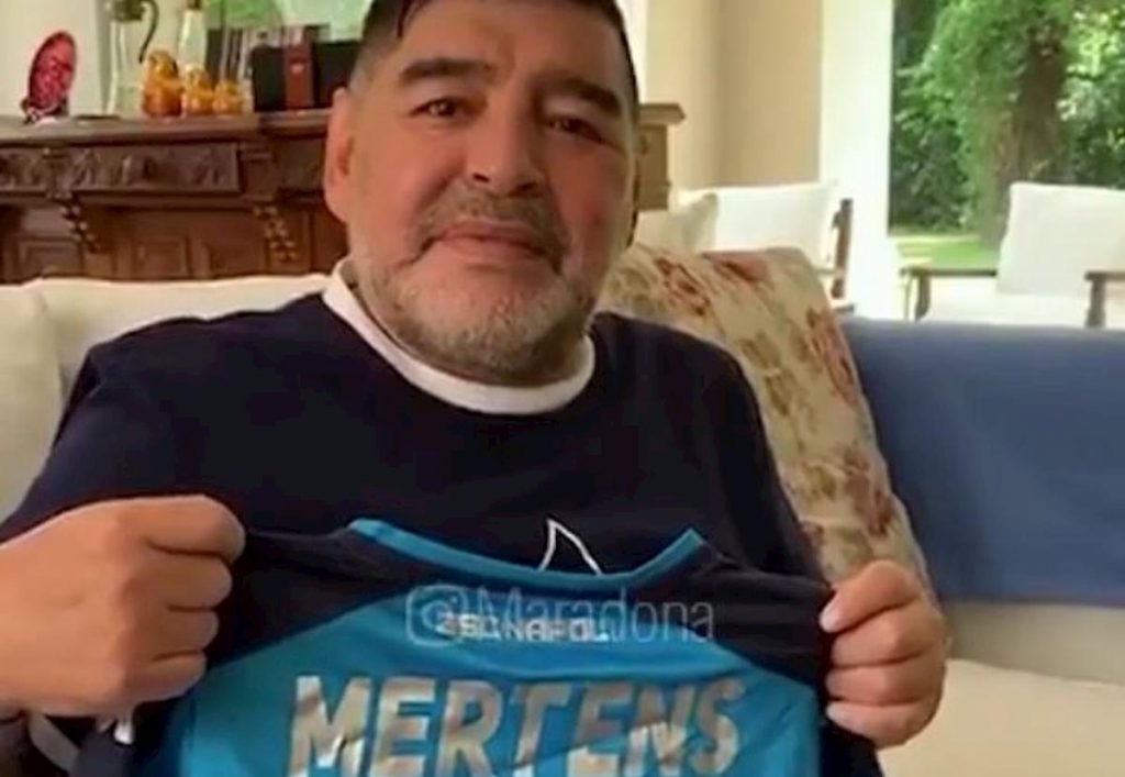 maradona-ringrazia-mertens-1