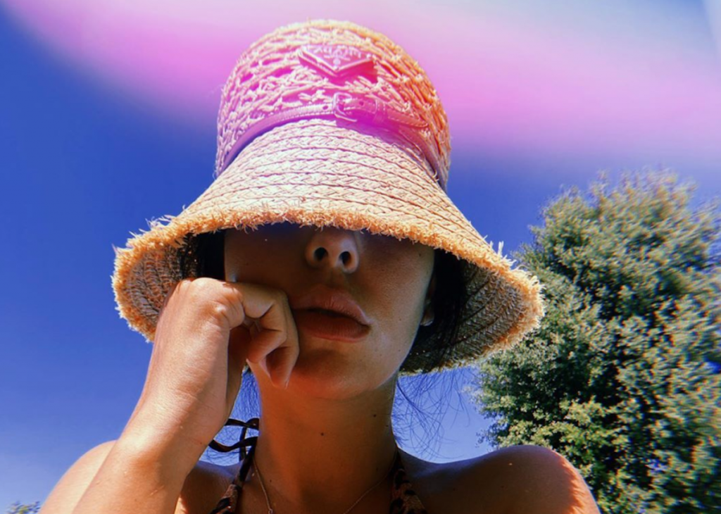 georgina-decollete