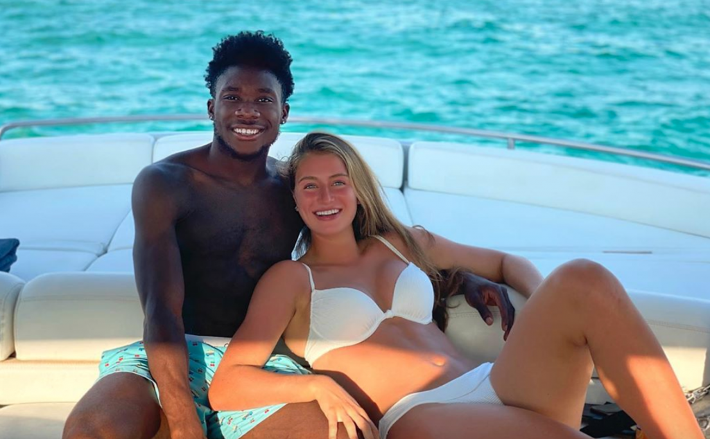 alphonso-davies-in-vacanza-con-la-sua-ragazza-la-calciatrice-del-psg-jordyn-huitema