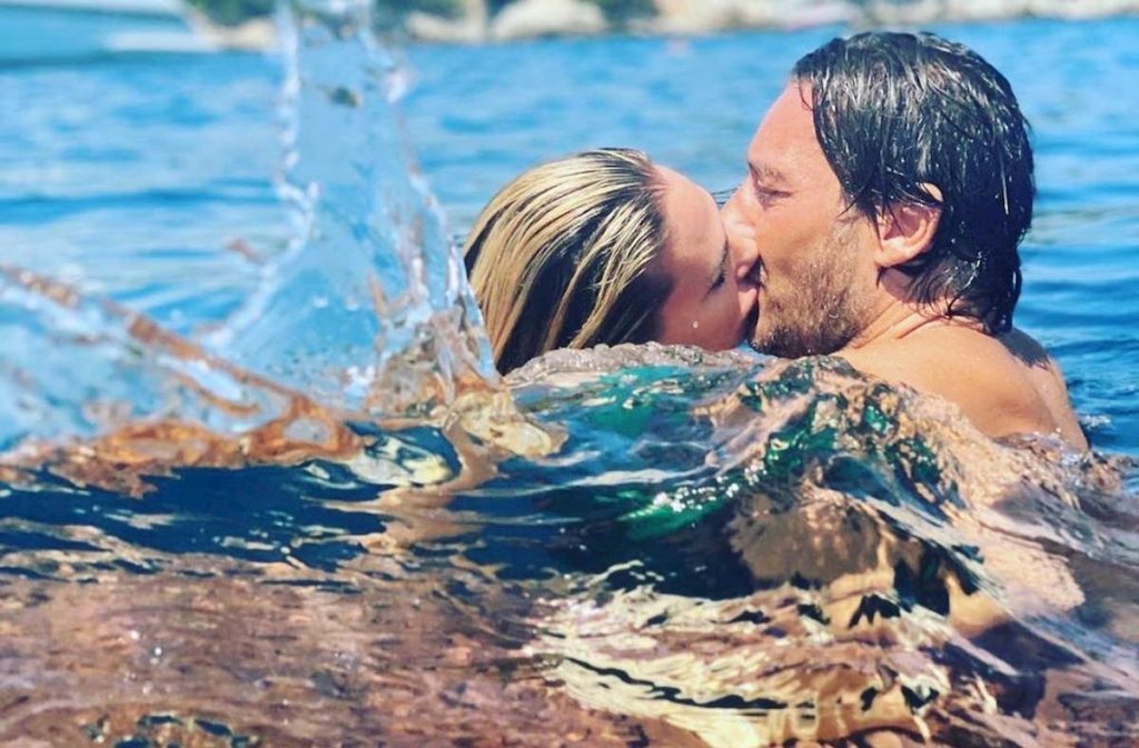 ilary-totti-bacio