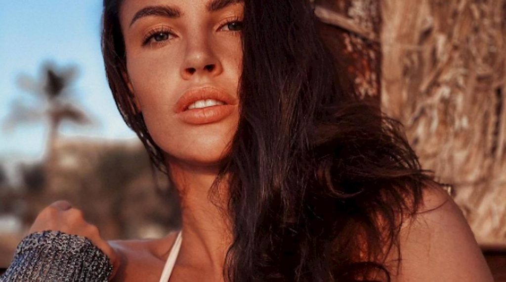 javorcekova-dubai-decollete