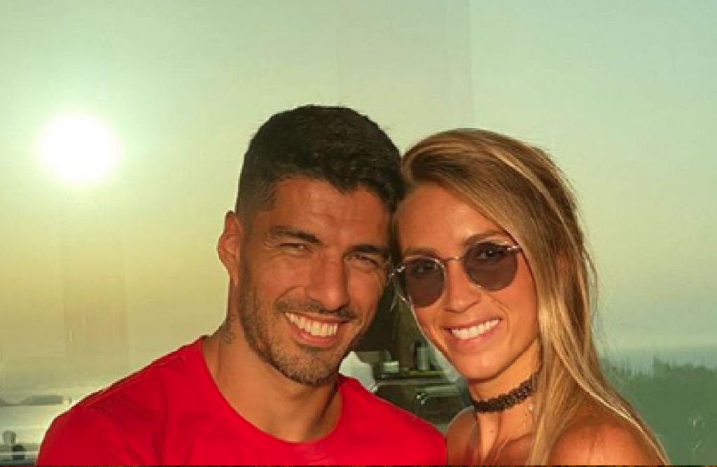 luis-suarez-festeggia-lanniversario-con-la-moglie