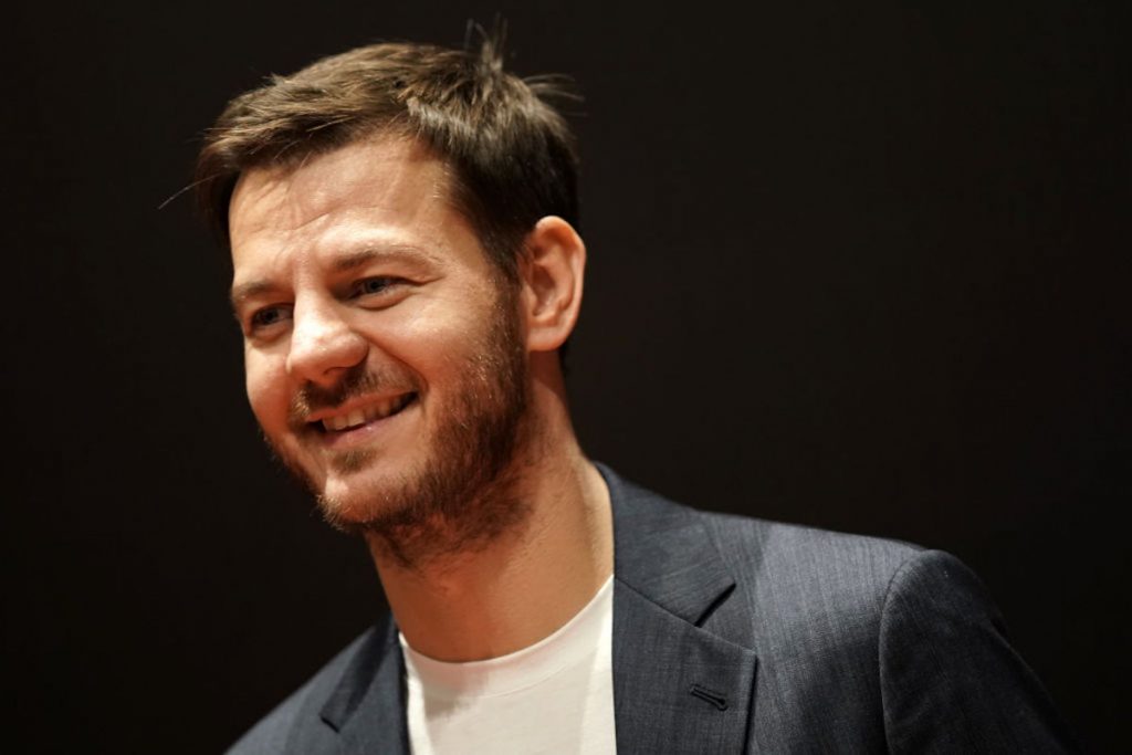 Cattelan positivo
