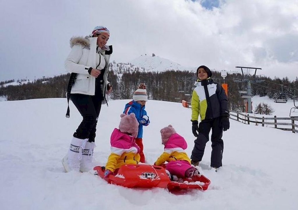 georgina-gita-neve