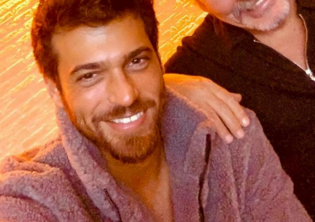 can-yaman-aggragazione-1