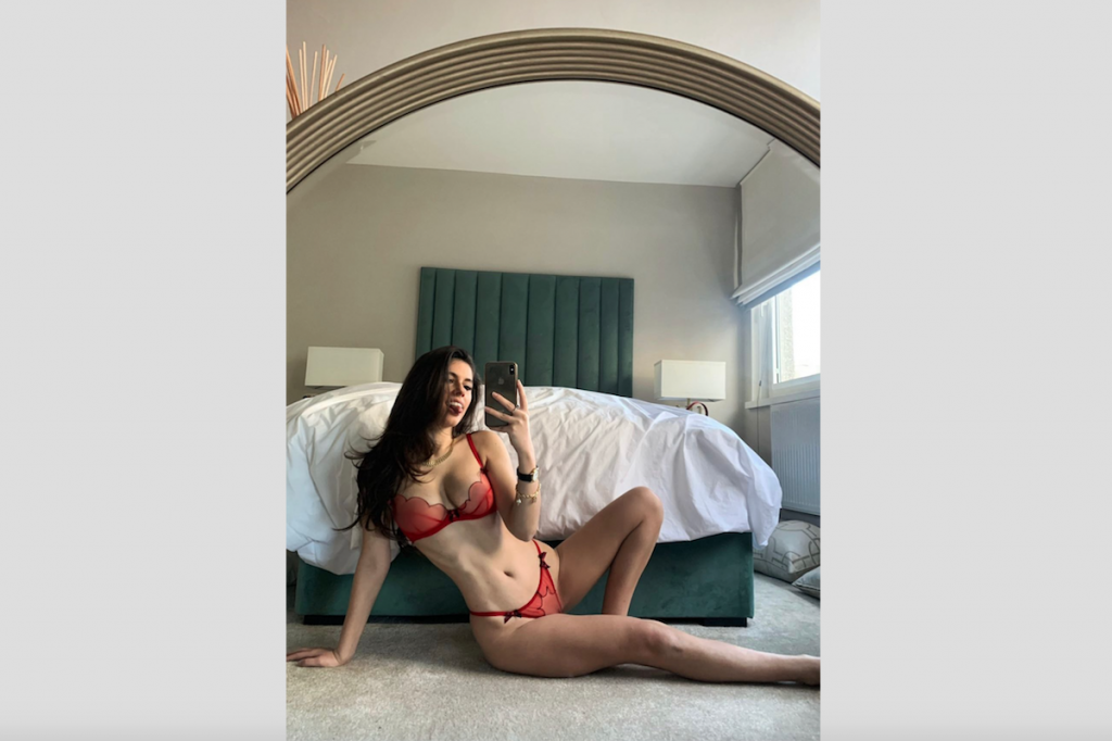 ines-trocchia-lo-scatto-lascia-senza-fiato-i-fan-la-modella-posa-in-intimo-e-infiamma-il-web
