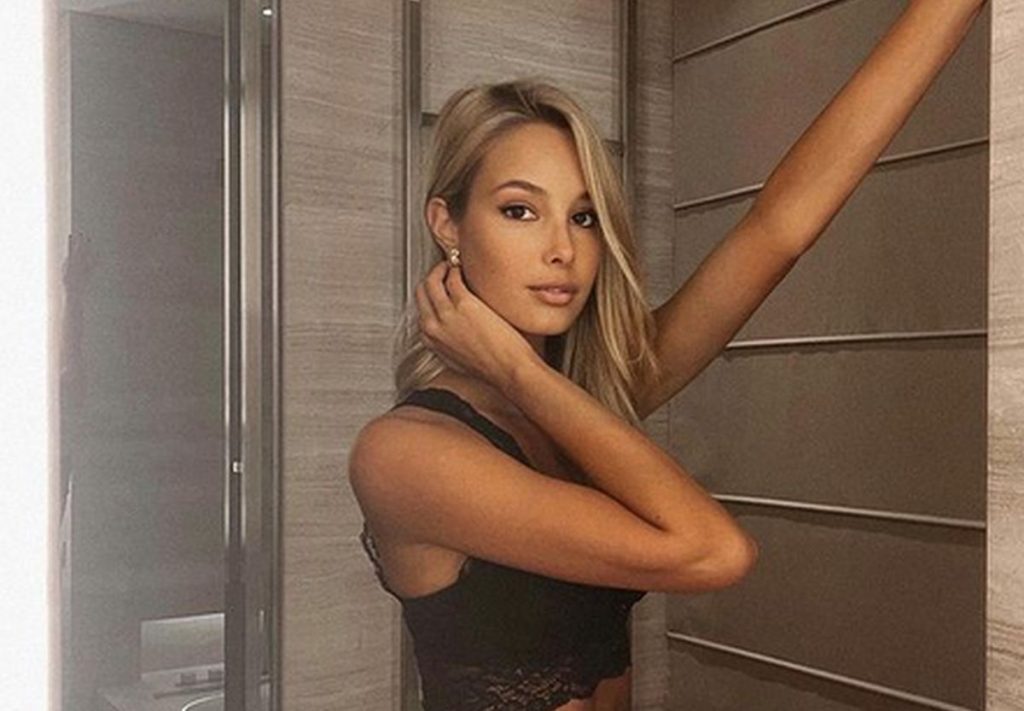 viki-varga-attende-il-weekend-in-intimo