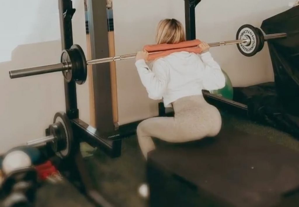 video-agustina-squat
