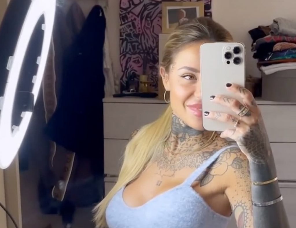 video-zoe-fisico-urlo