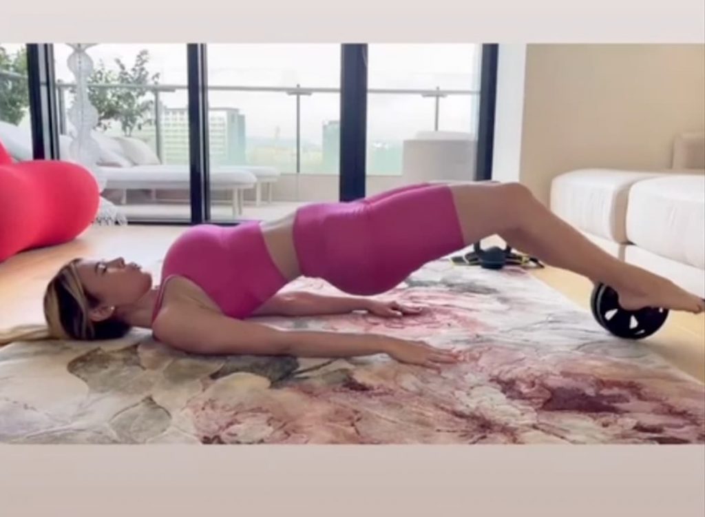 video-leotta-workout-social