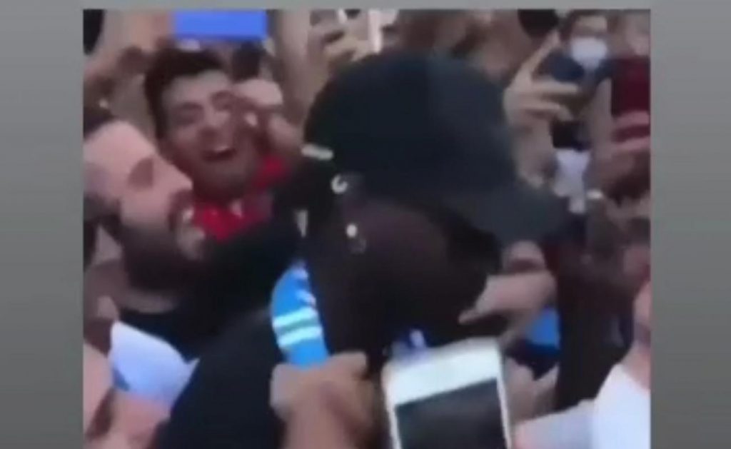 balotelli accoglienza tifosi turchia