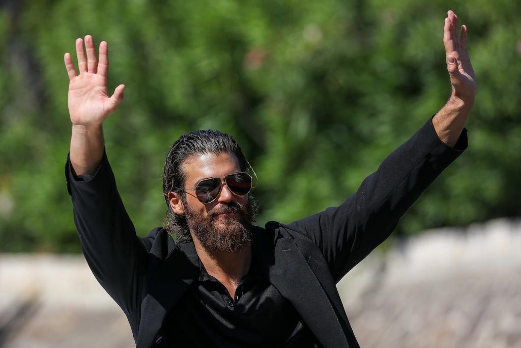 can-yaman-lacrime