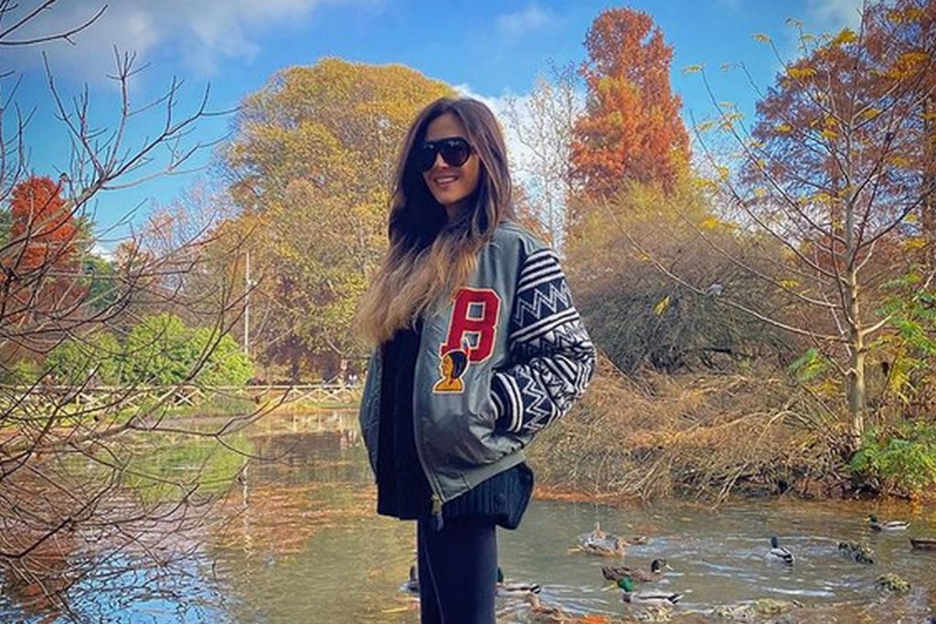 Giorgia Palmas, passegiata immersa nell'autunno di Milano