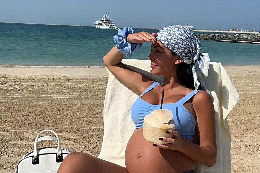Georgina Rodriguez, pancione in bella vista