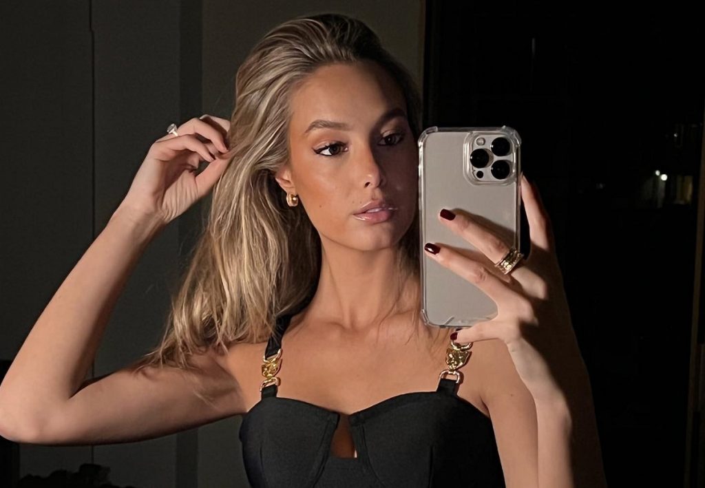 viky-varga-selfie