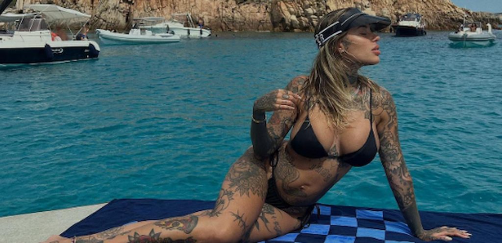 zoe cristofoli bikini spaziale