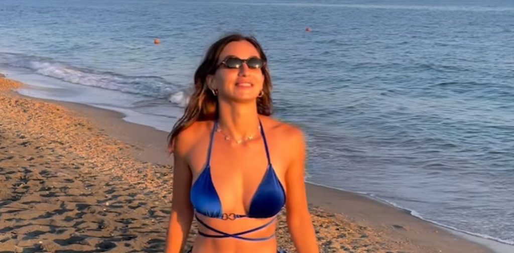 fiamingo passeggiata bikini