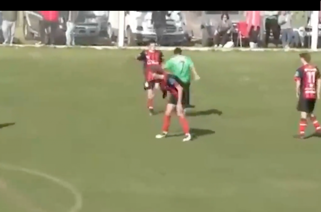 arbitra aggredita