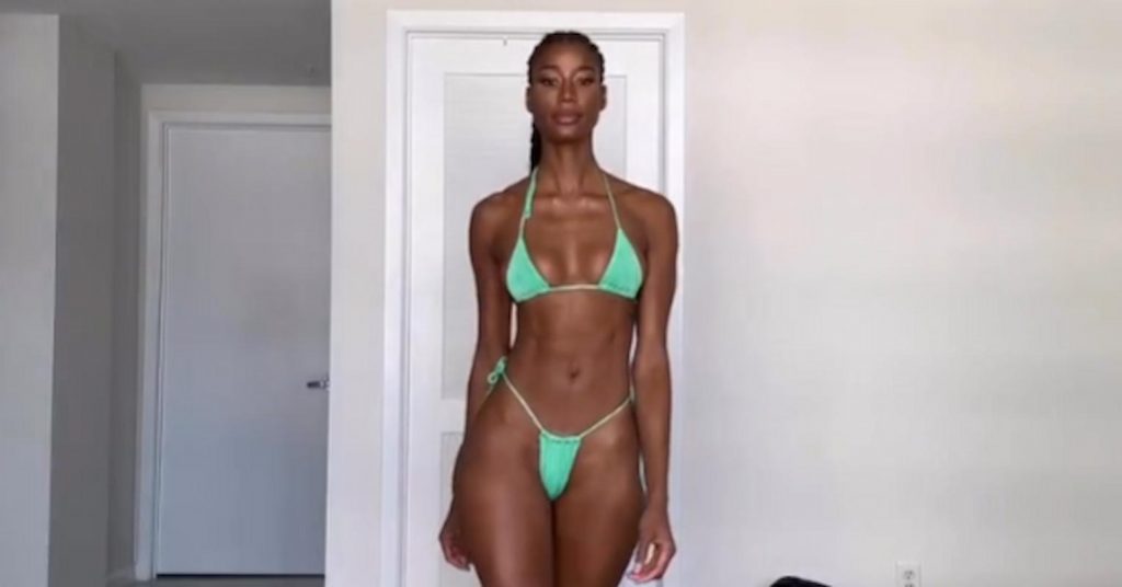 kendrick sfilata bikini