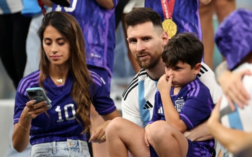 messi sbarco miami con famiglia (1)