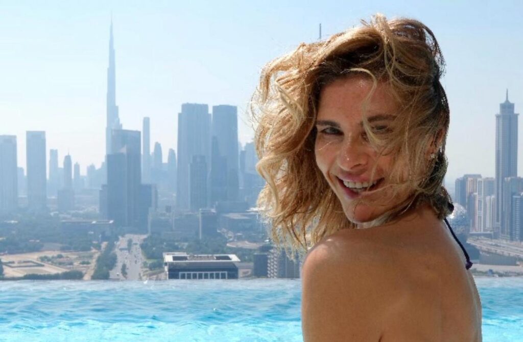 martina-colombari-attaccata