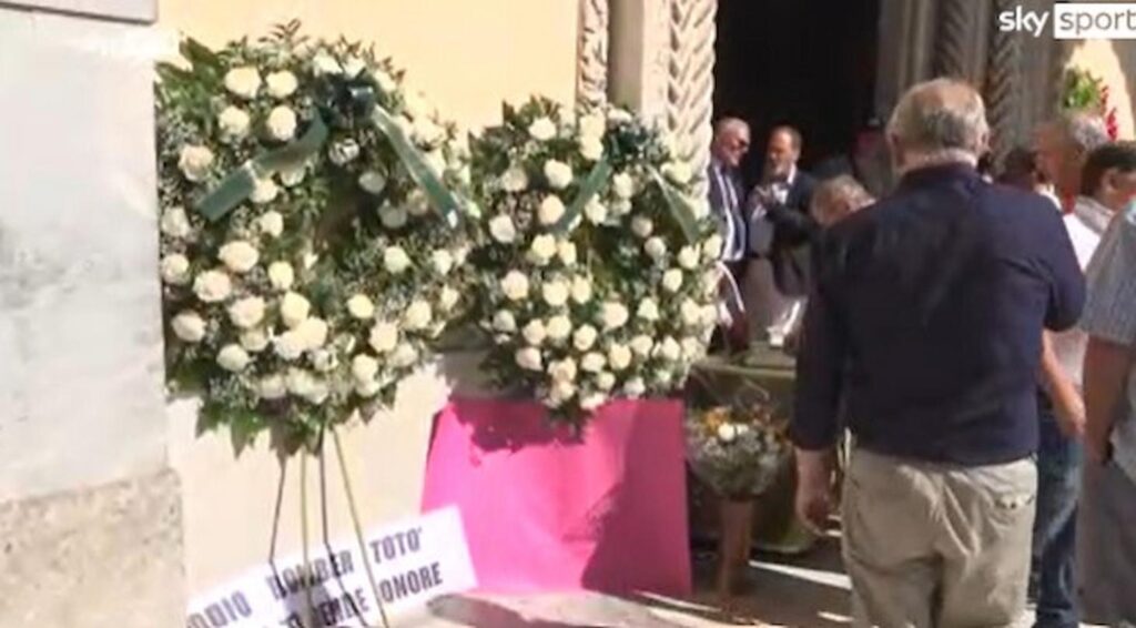 schillaci funerali corone (1)