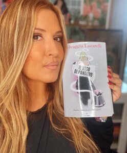 lucarelli libro