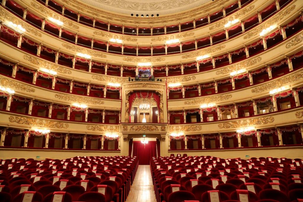 Scala tra fiori e cene stellate, tutto pronto per la Prima