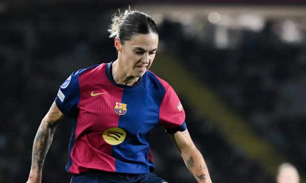 Mapi Leon of FC Barcelona runs with the ball during the UEFA Women's Champions League