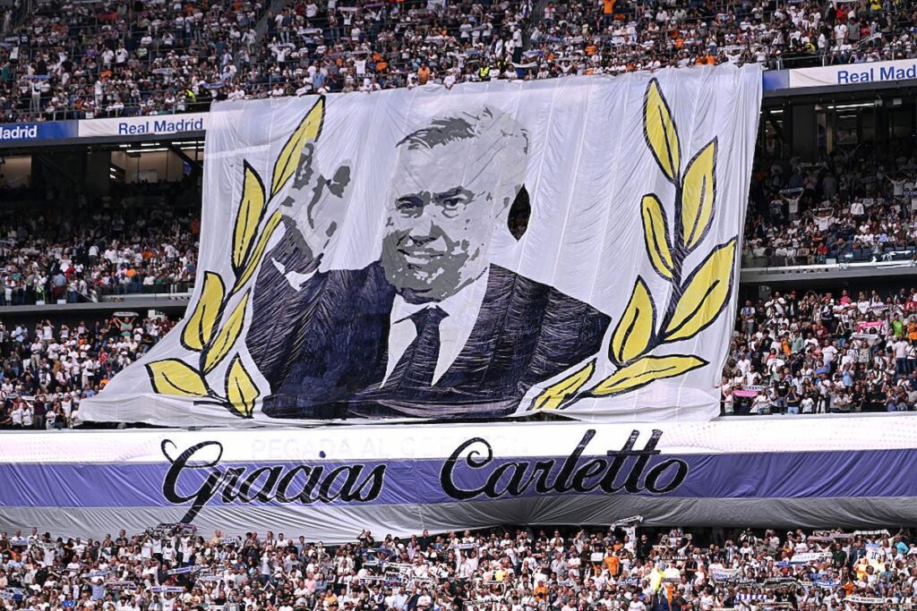 IL SALUTO DEI TIFOSI DEL REAL AD ANCELOTTI