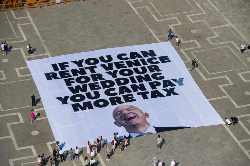 protesta greenpeace vs bezos venezia