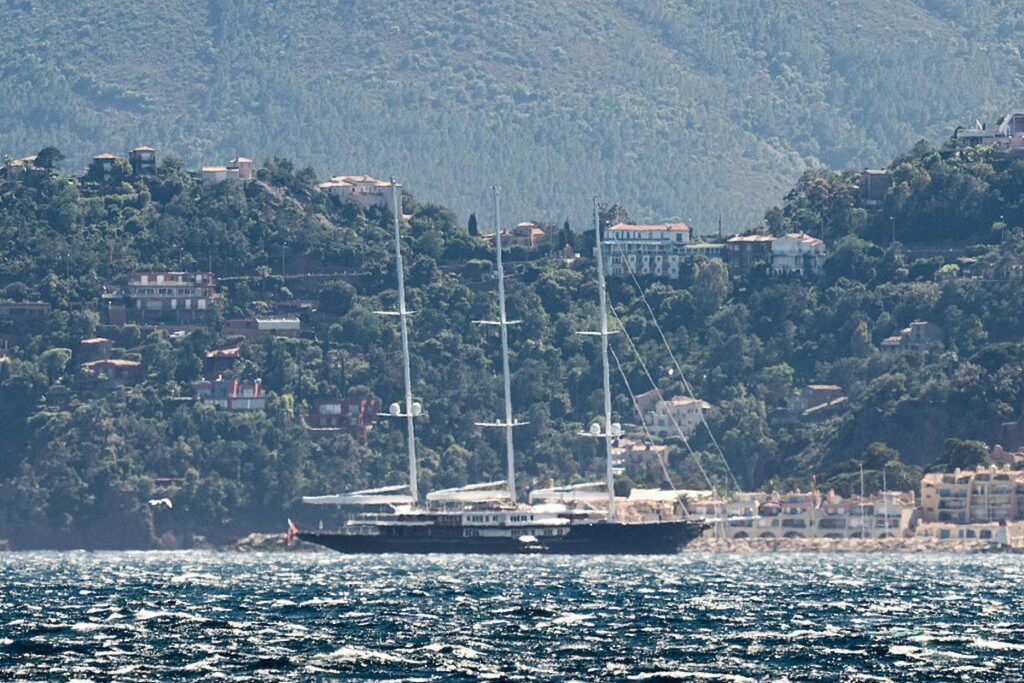 yacht di bezos