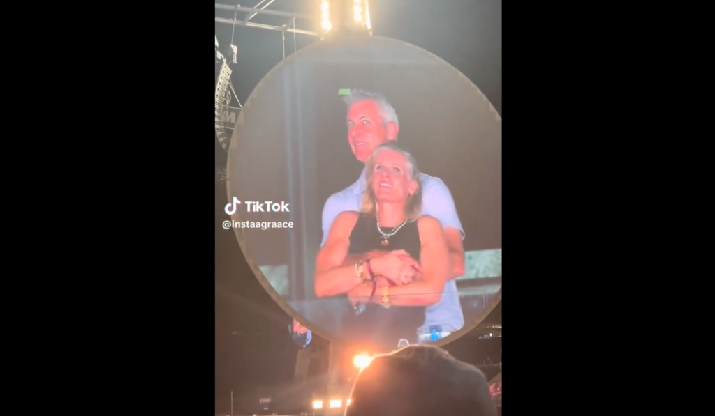 Kiss cam coldplay