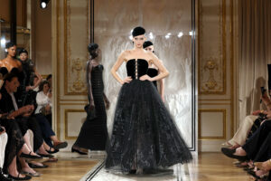 Giorgio Armani Privé: Runway - Paris Fashion Week - Haute Couture Fall/Winter 2025/2026