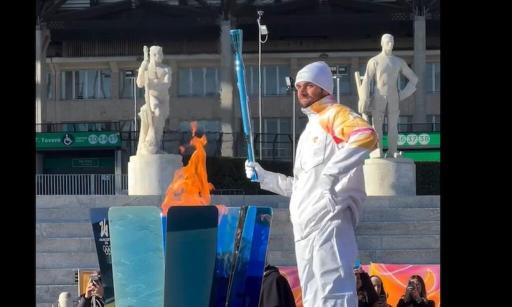 paltrinieri fiaccola olimpica (1)