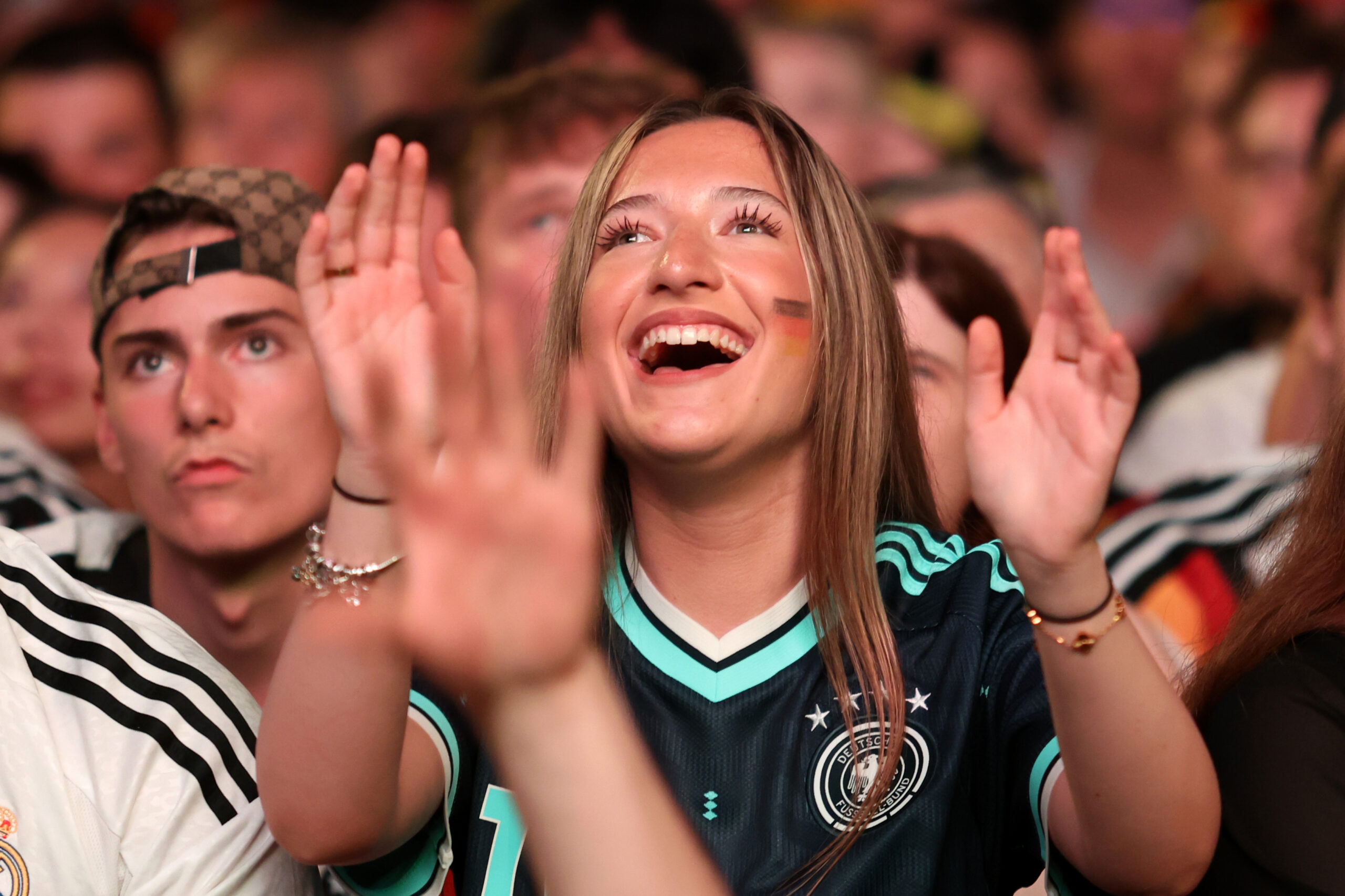 Mondiale 2026, non solo calcio: le WAGS più belle sugli spalti e i look che fanno parlare