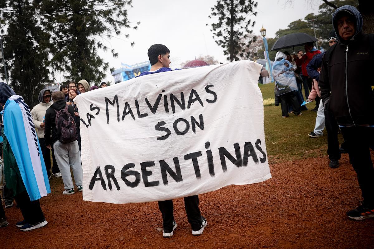 Piers Morgan esulta contro l'Argentina: "Solo un mucchio di teppisti violenti, mai stato così..."